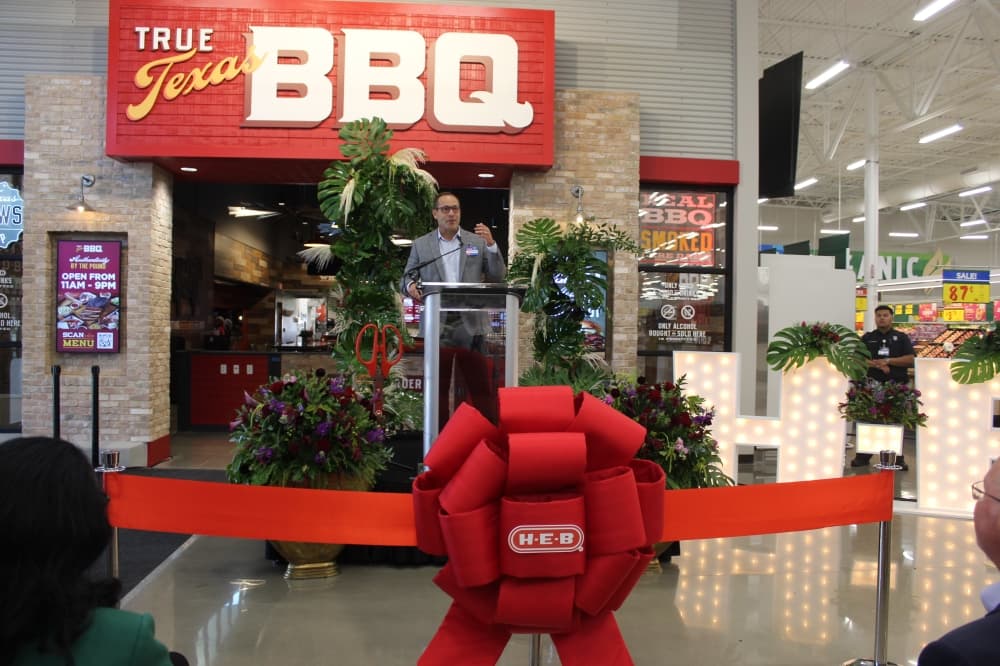 Juan-Carlos Rück, H-E-B Executive Vice President, North West Food/Drug Division, speaks during an Aug. 6 ribbon cutting event for Frisco's second H-E-B store. (Samantha Douty/Community Impact)