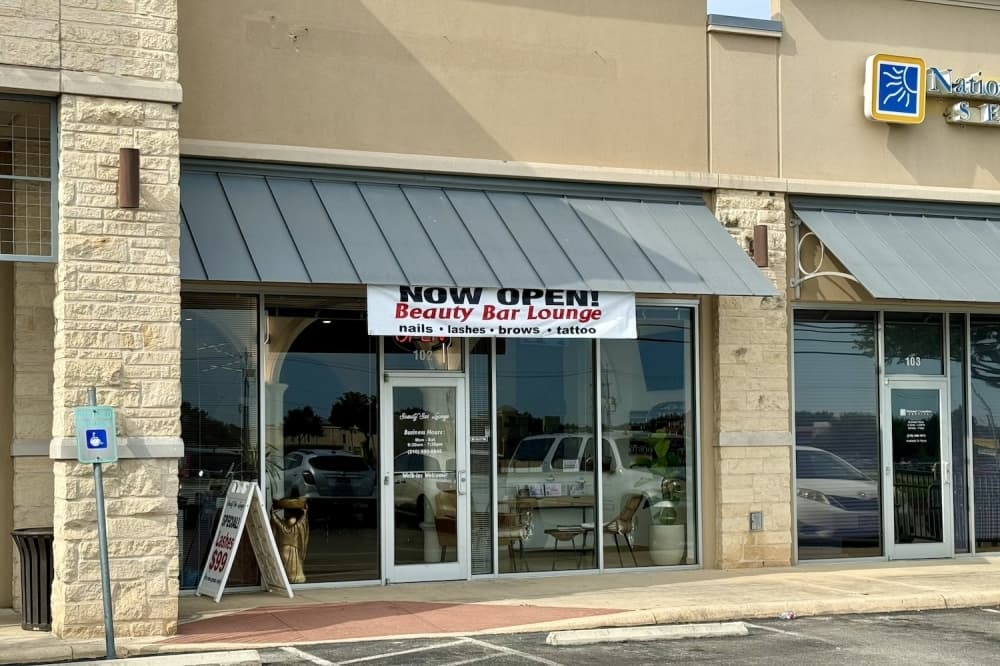 Beauty Bar Lounge offers beauty services in North San Antonio