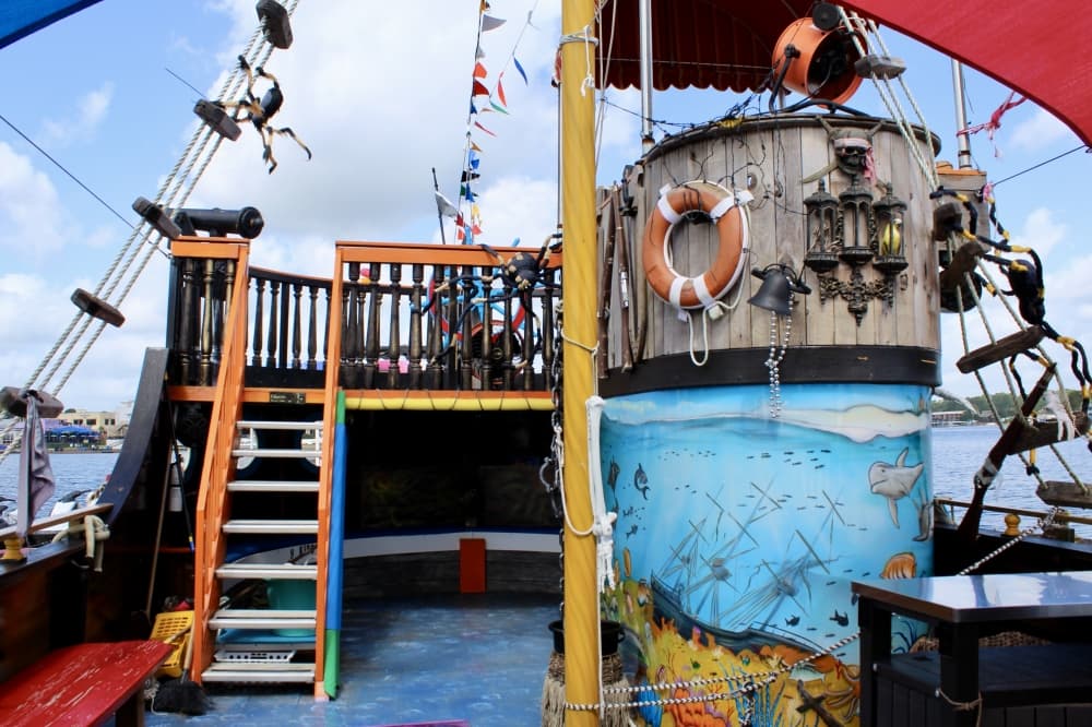 Pirate ship 