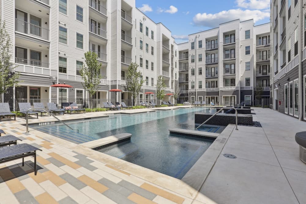 Image of Remy's swimming pool in the apartment community's courtyard.