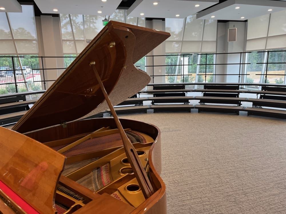 piano and seating