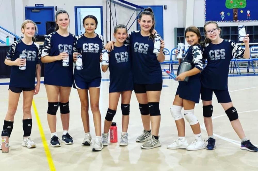 An image of the Calvary Episcopal School volleyball team. 