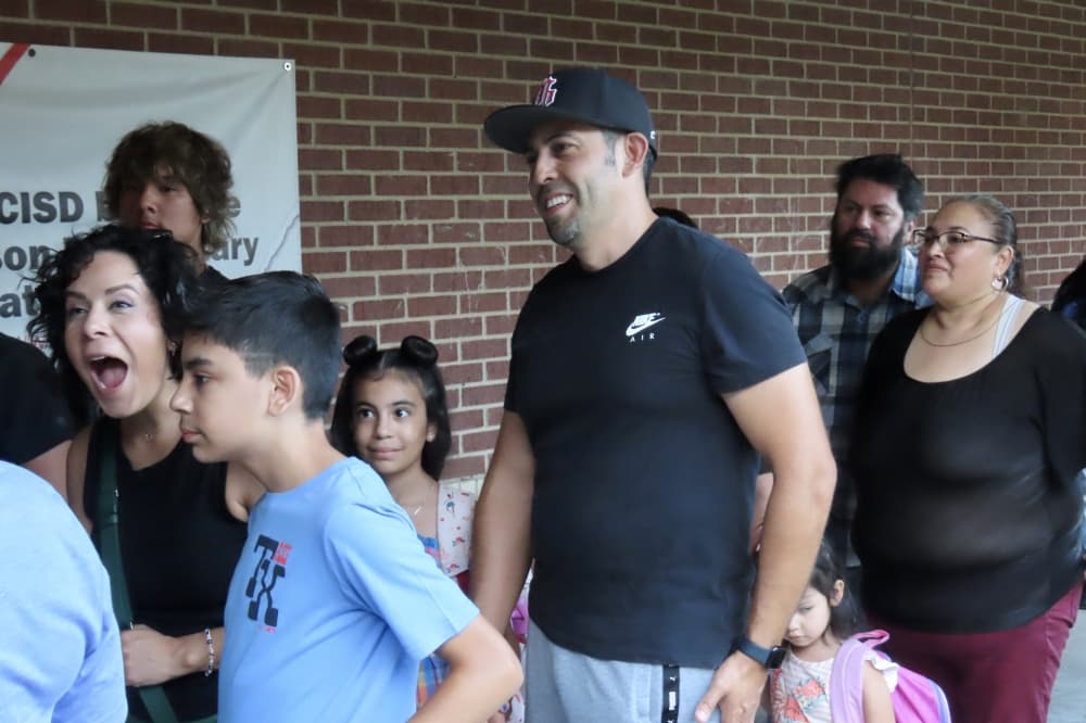 Parents guided students through campus doors and helped them settle into the classrooms at Wilson Elementary Aug. 14. (Jonathan Perriello/Community Impact)