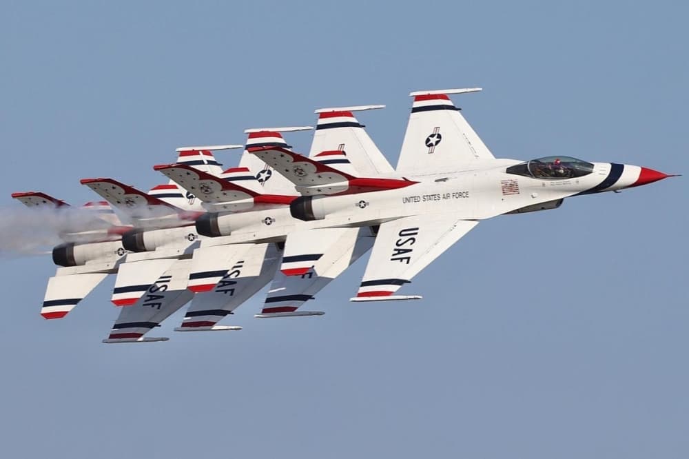 Wings Over Houston showcases aerobatics, honors military at Ellington Airport