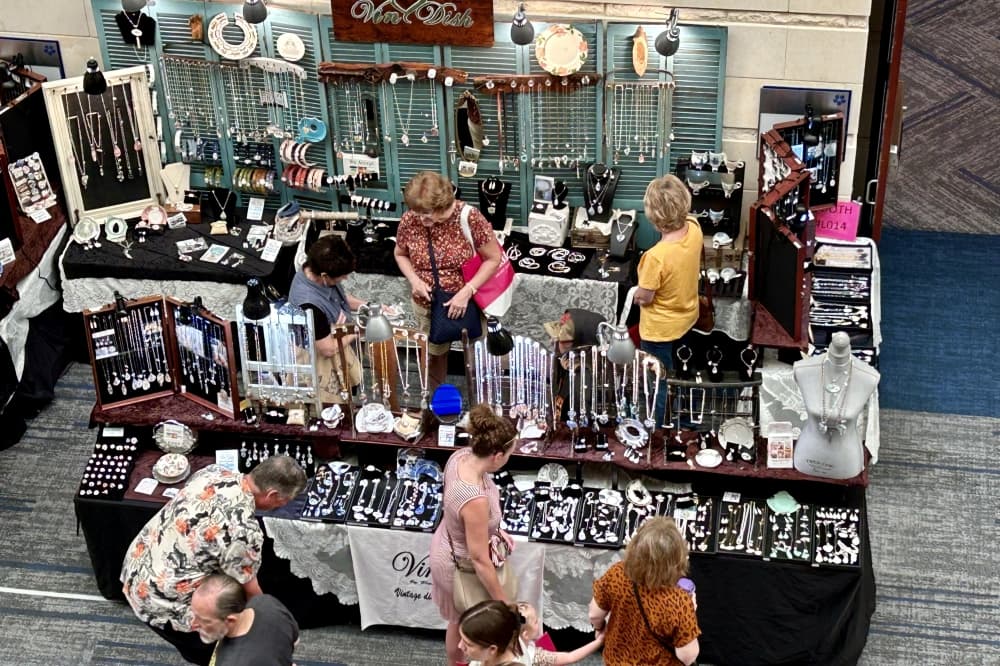 people shopping at event