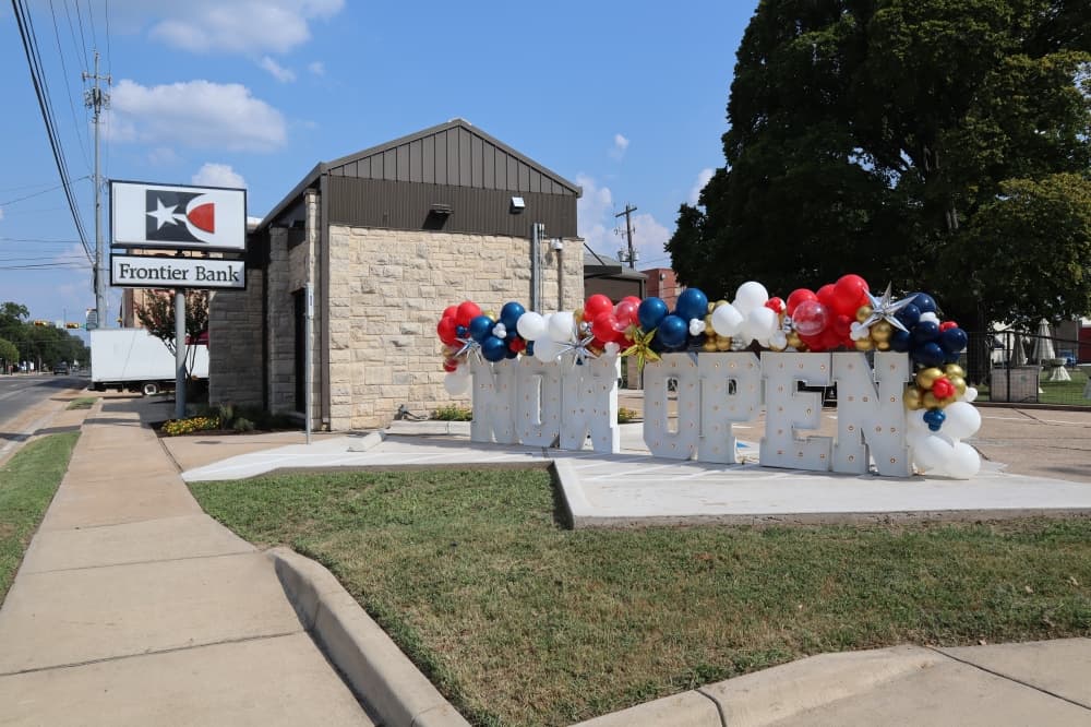 Frontier Bank expands into Smithville