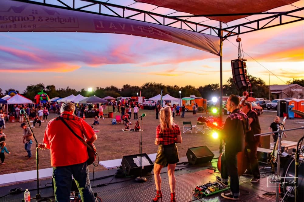 An image of performers at a previous Sculpture Festival. 