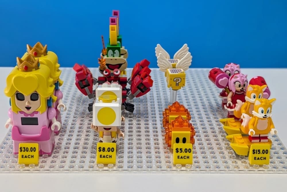 Bricks & Minifigs Meyerland now open at Braes Oaks Shopping Center