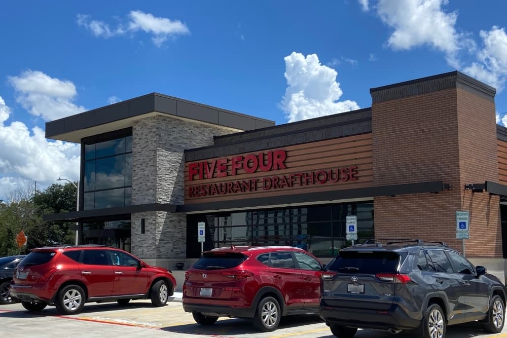 54th Street Restaurant & Drafthouse now open in South Austin