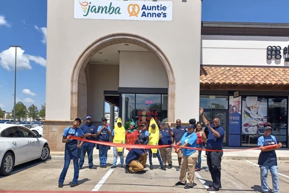 Jamba Juice and Auntie Anne's opens in Pearland