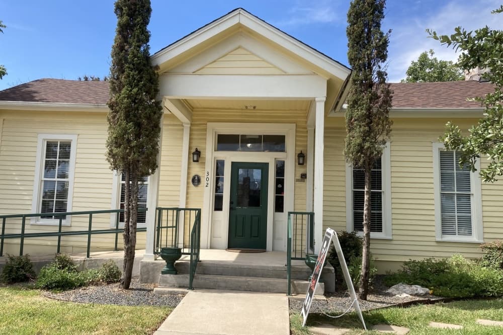 New barbershop opens in downtown Round Rock