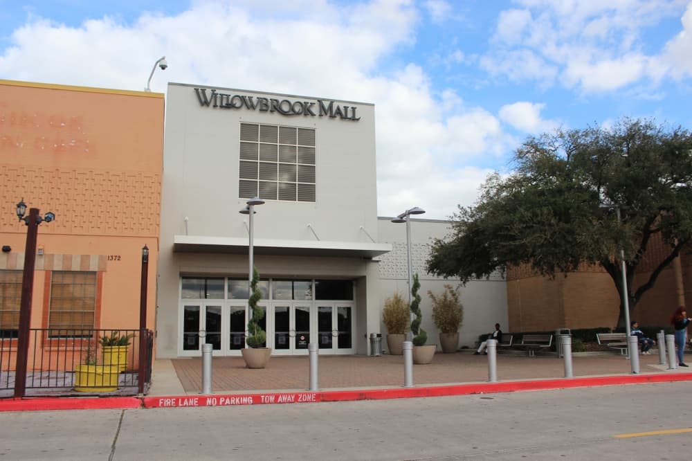 Swarovski, Tradehome Shoes to open at Willowbrook Mall