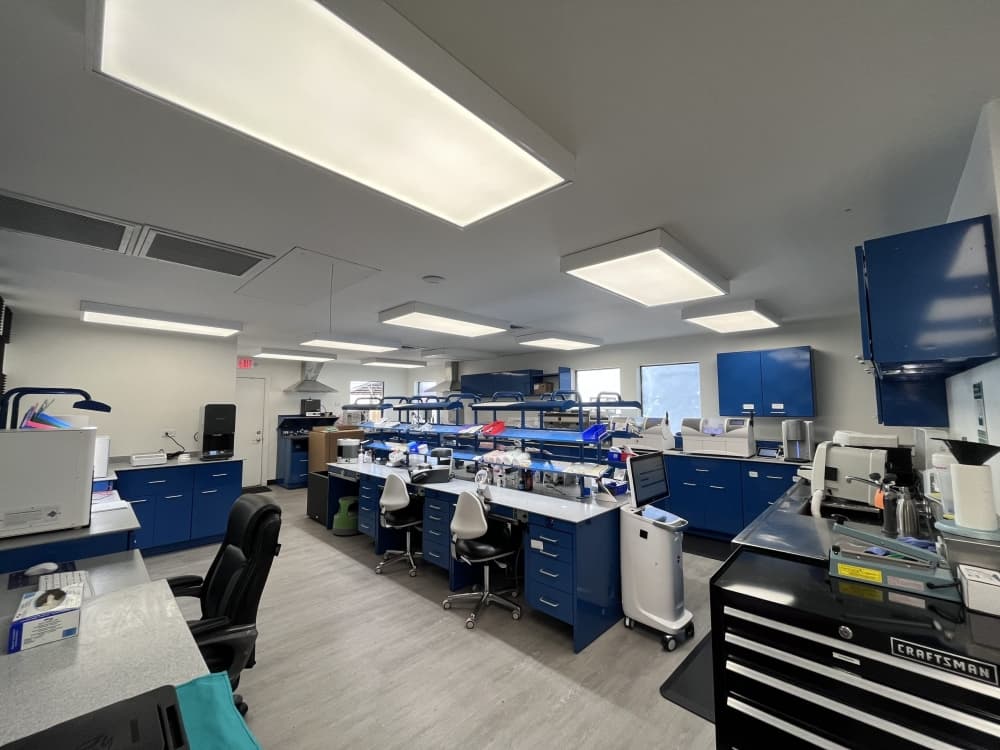Dr. Goehring's privately-owned, cutting edge lab gives students the opportunity to learn from real-life cases. 