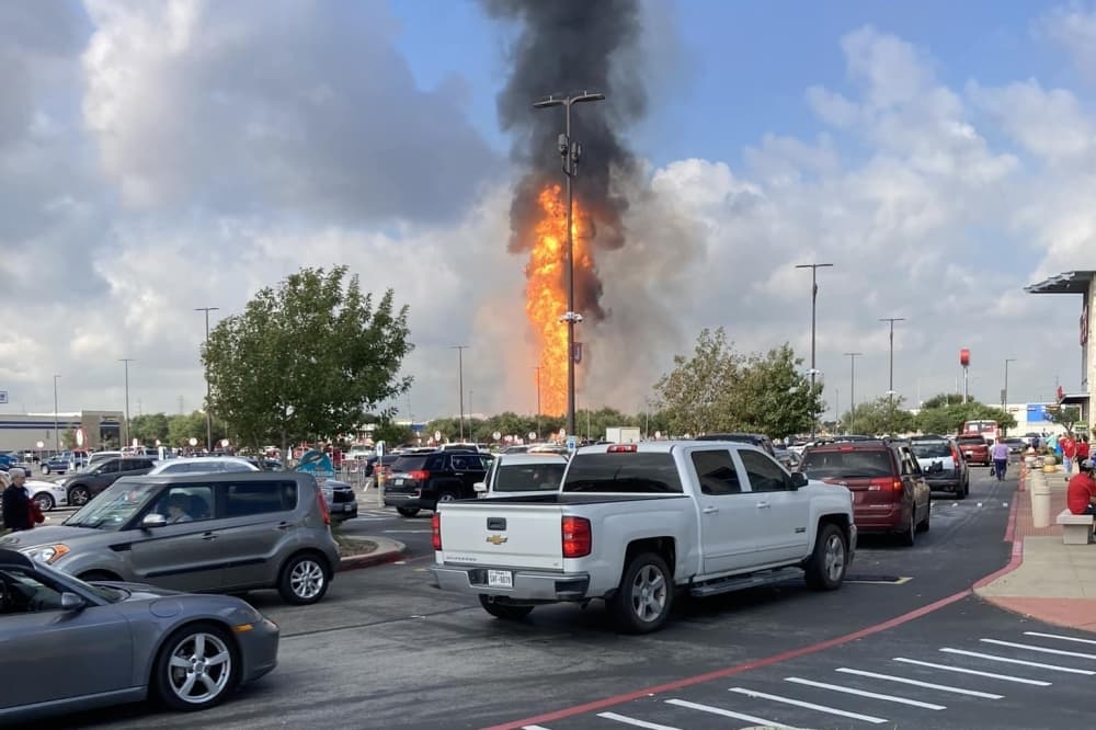 Pipeline explosion causes fire, forces evacuations in La Porte, Deer Park