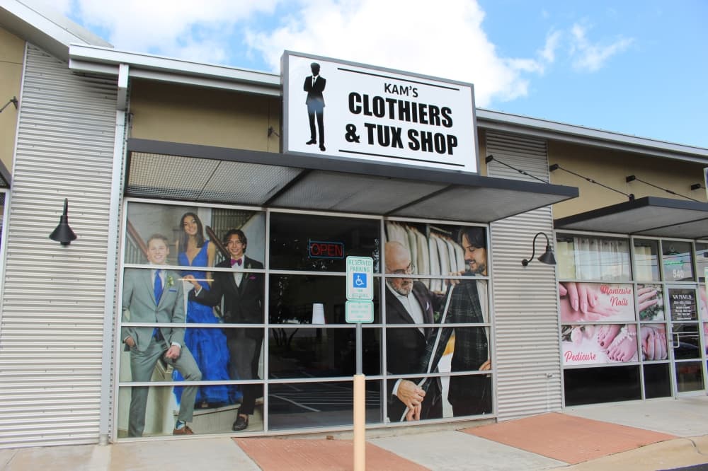 Men’s tuxedo rental shop opens in South Austin