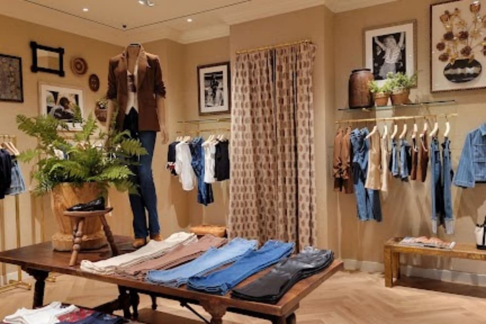 An image of the inside of Veronica Beard at The Domain. 