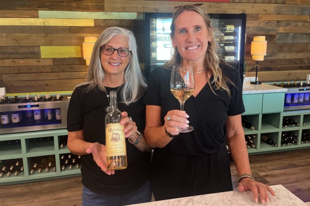 OG Cellars serving wine flights in Grapevine