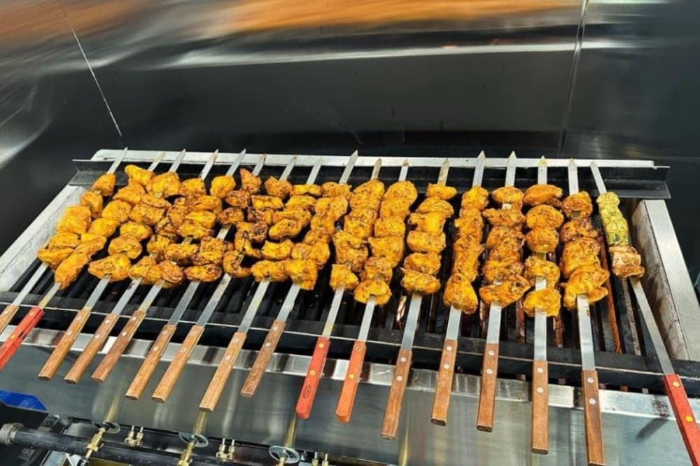 Cafe Maahol opens Indo-Pak restaurant, pool hall in Sugar Land