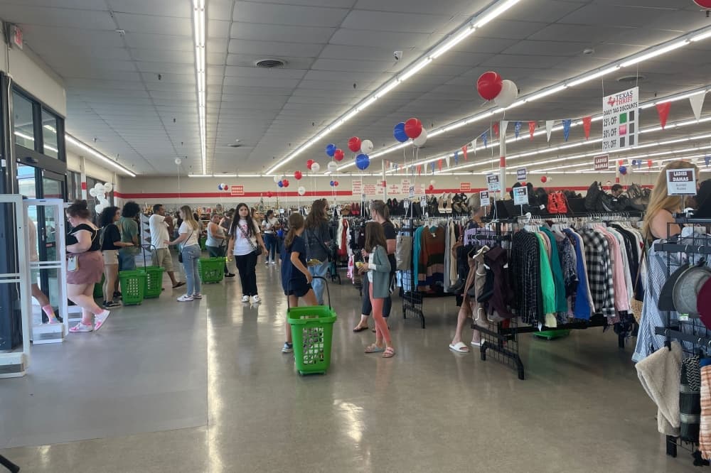 Texas Thrift now open in Wooten neighborhood