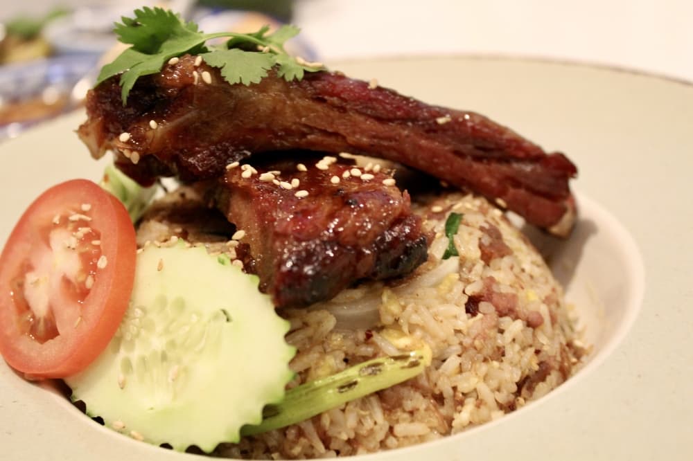  Texas Thai barbecue fried rice is served with two pieces of ribs. (Jovanna Aguilar/Community Impact)