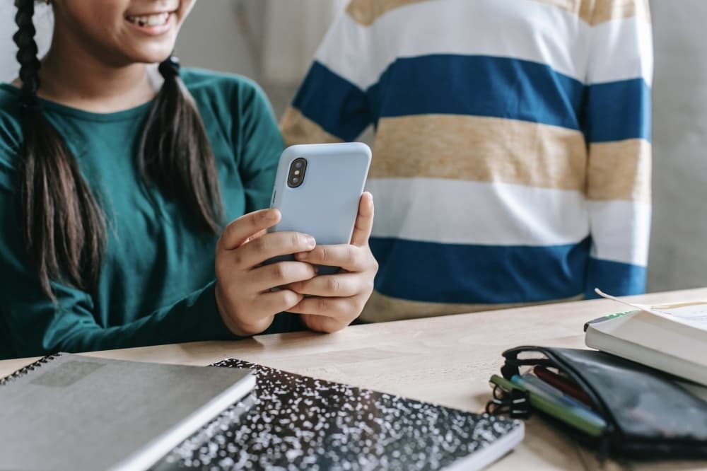 Tarrant County public health director promotes countywide cell phone ban in classrooms