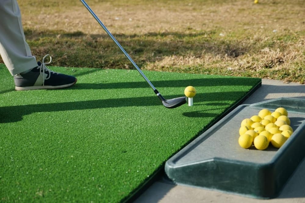 Doglegs Golf Lounge brings driving range, indoor games and restaurant to Pearland