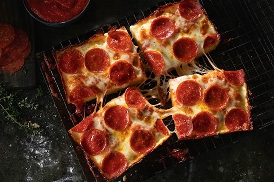 Jet’s Pizza serves Detroit-style pizza in Sienna community