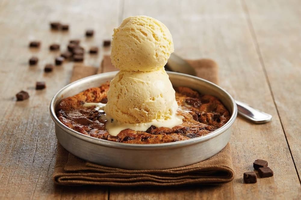 BJ’s Restaurant & Brewhouse opens new Cypress location