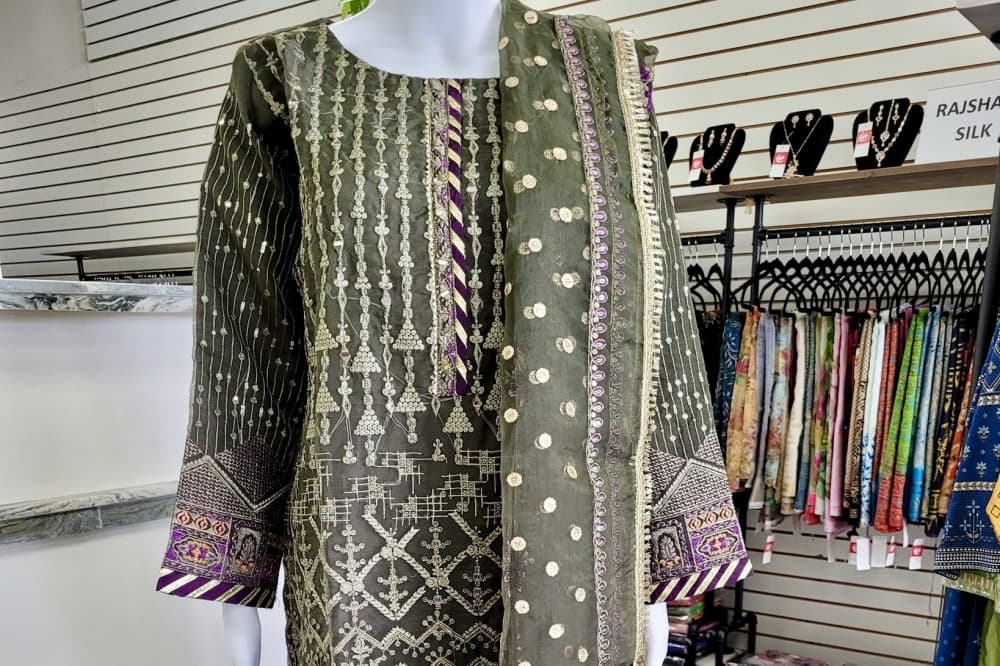 Desi Styles closes Jones Road retail store