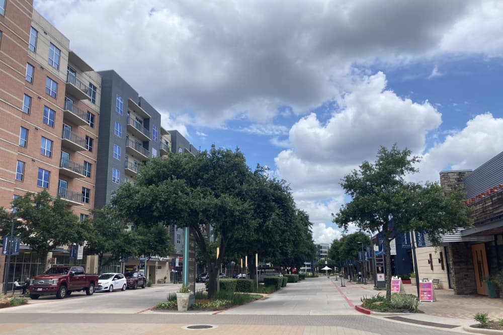 Retail rental rates continue to surpass office rates in The Woodlands area in September