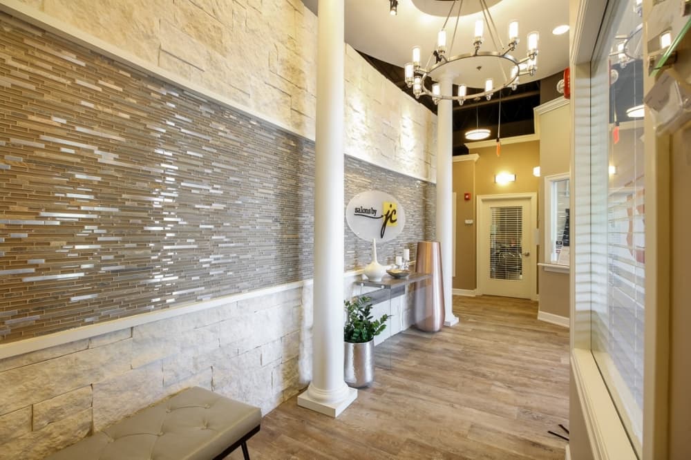 New salon suites for lease in Lewisville