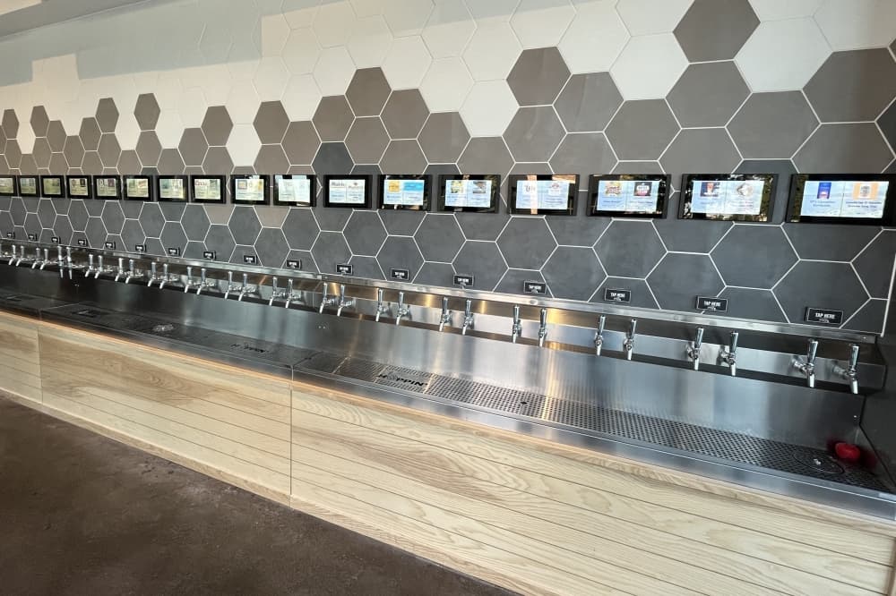 Hoppin’ unveils self-serve brew options, upscale kitchen in Grapevine
