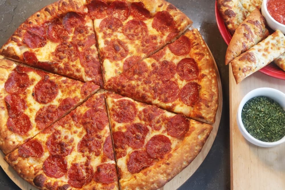 Zio Al’s serves pizza, wings in Flower Mound