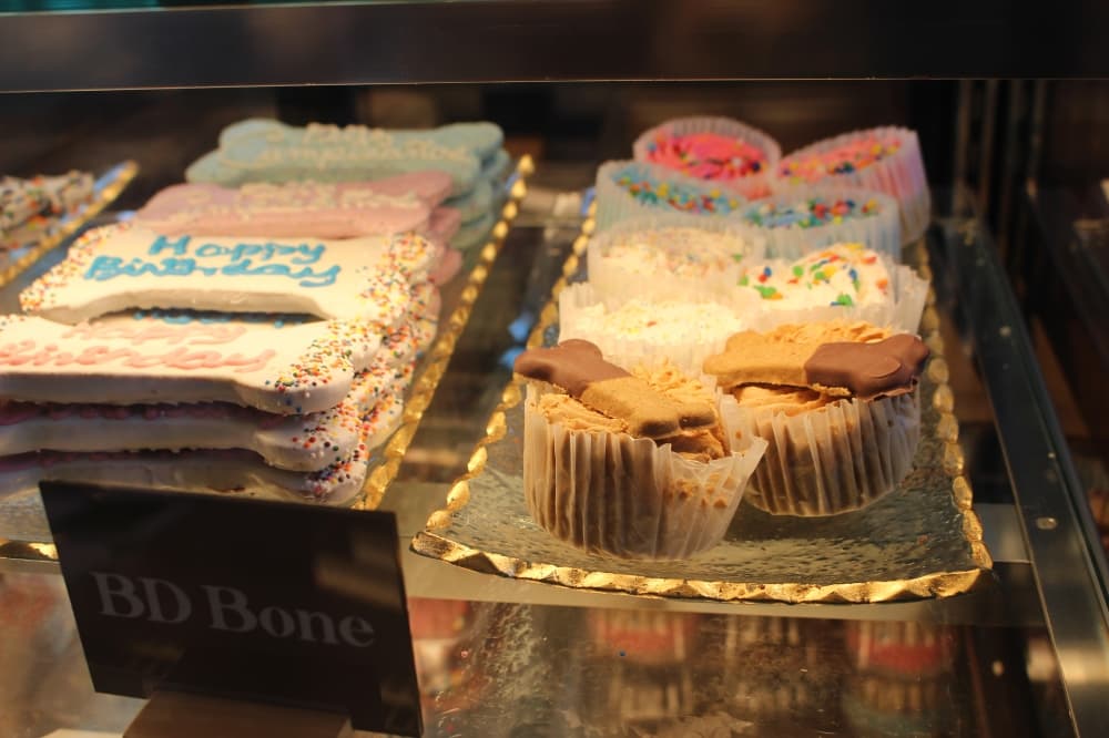 The business serves dog treats from its "barkery." (Asia Armour/Community Impact)
