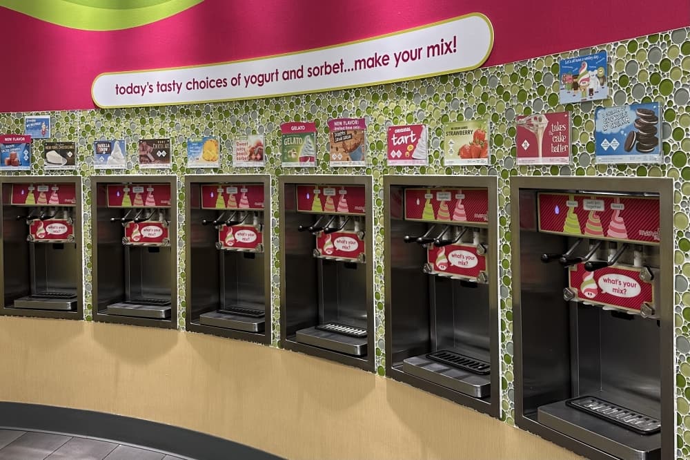 Frozen yogurt station
