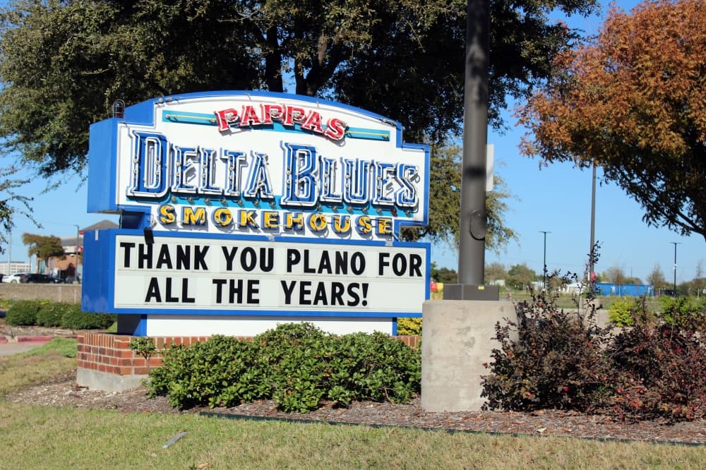Sign with Pappa’s Delta Blues Smokehouse and Thank you Plano for all the years lettering. 