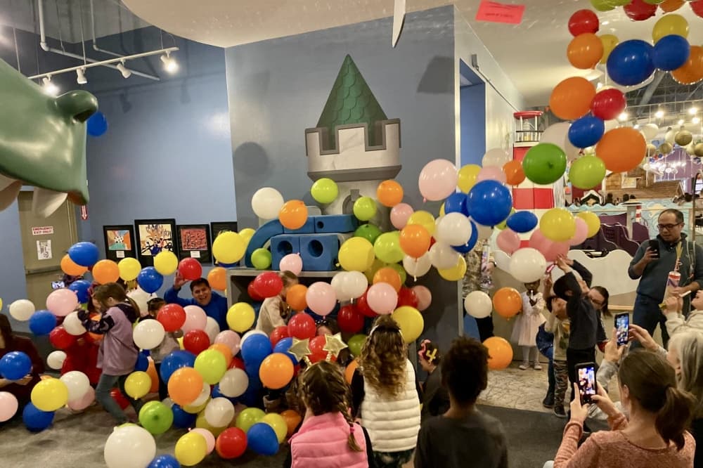 balloons and children 