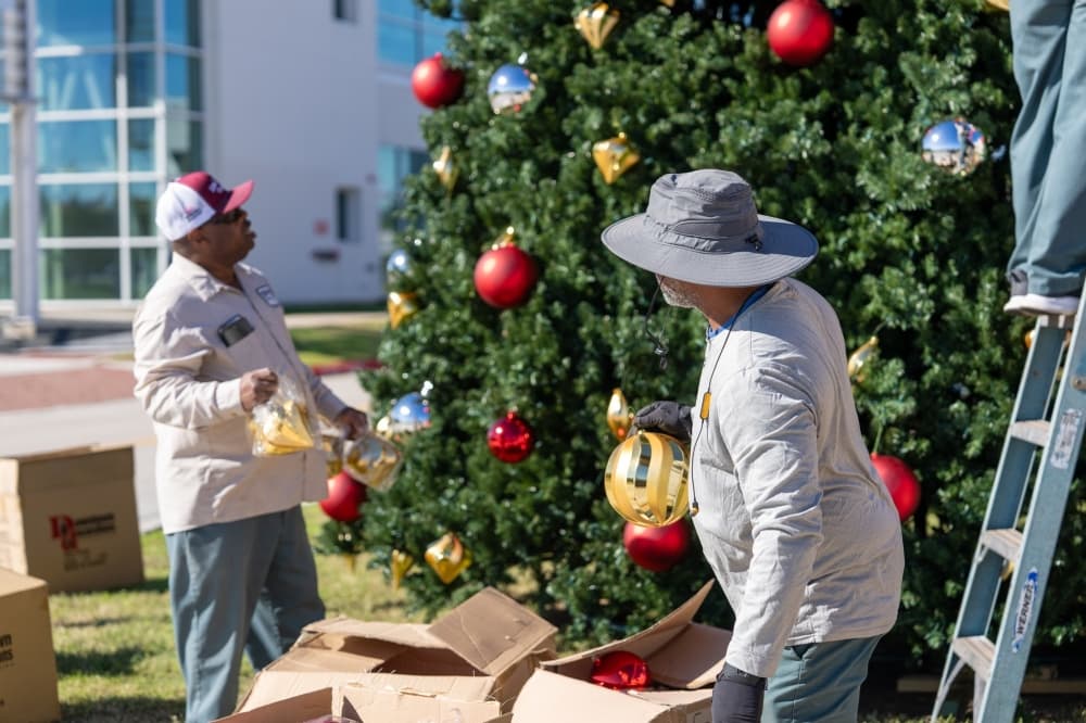 3 tree lighting ceremonies in the Sugar Land, Missouri City area