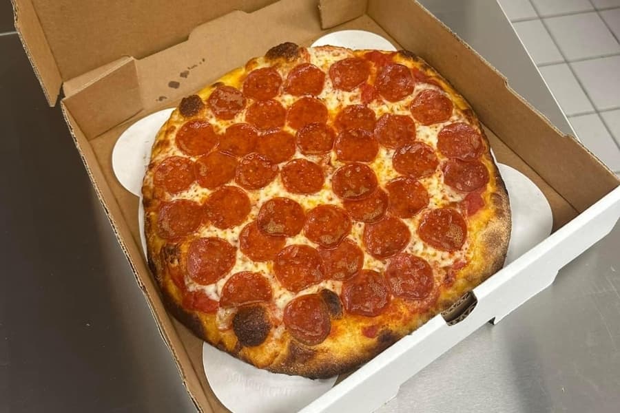 Trent’s Pizzeria now open in Clear Lake