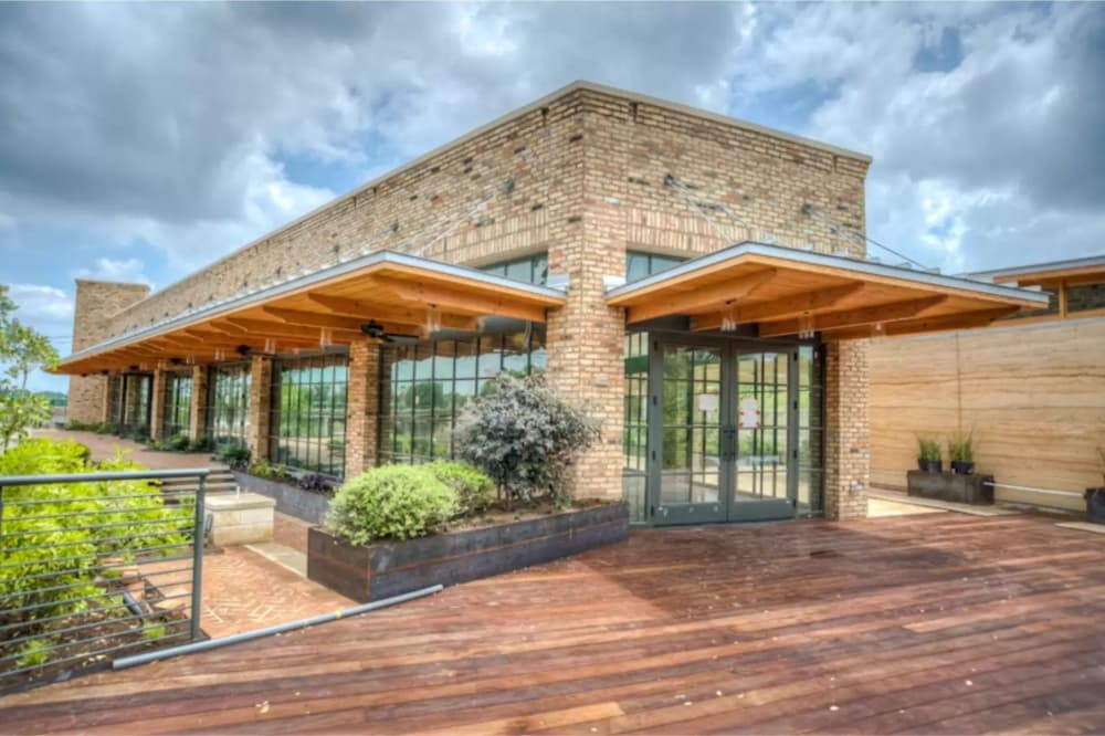 Encantada now open in Georgetown in place of El Monumento