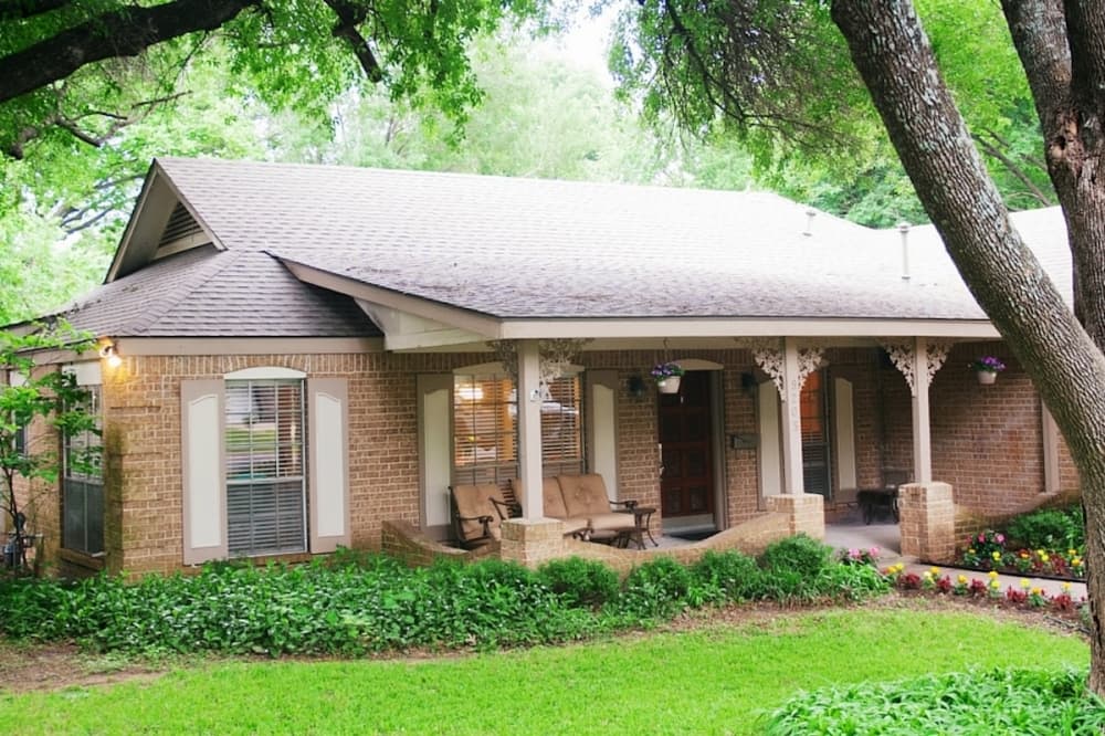 A guide to senior living facilities in Central Austin