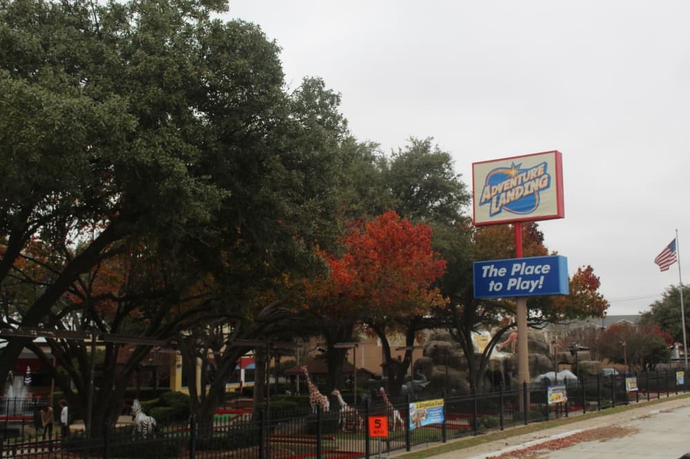 Dallas purchases entertainment center near Richardson, Plano borders, plans future park