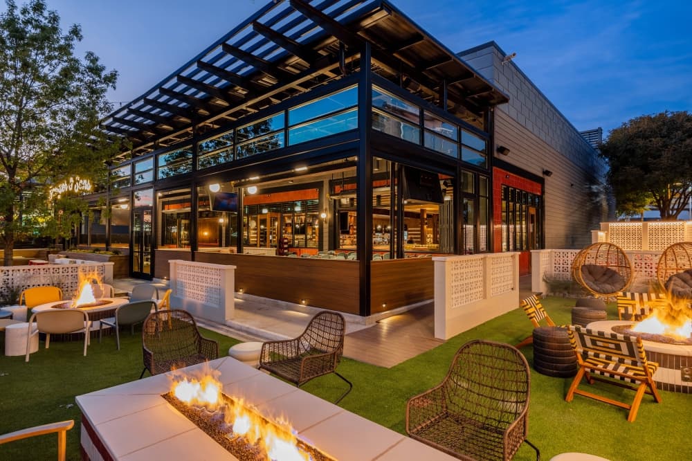 Seager & Sons serves hand-stretched pizza, fried chicken in Plano