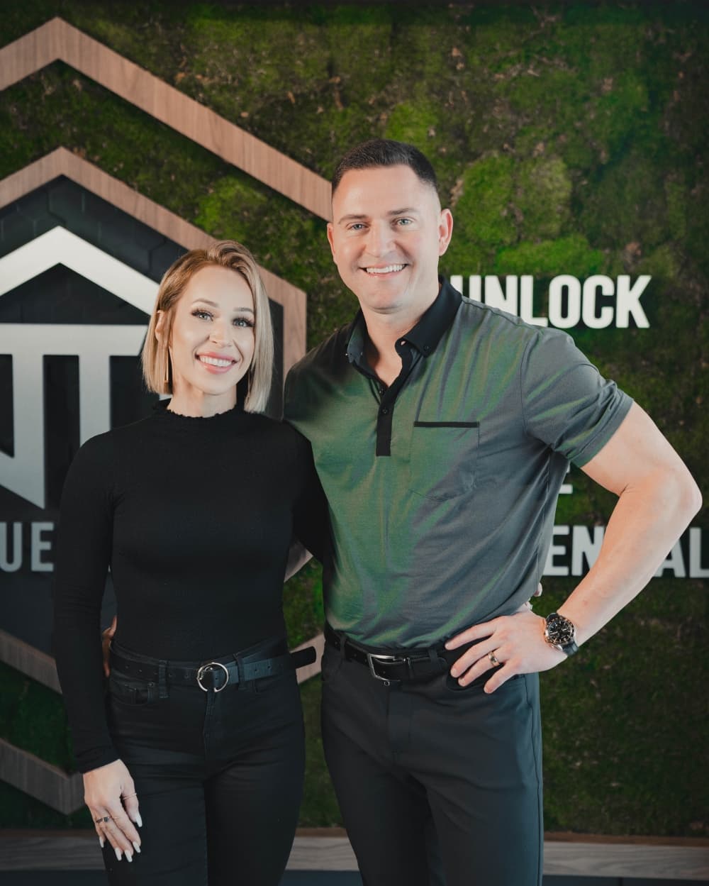 An image of the two owners. 
