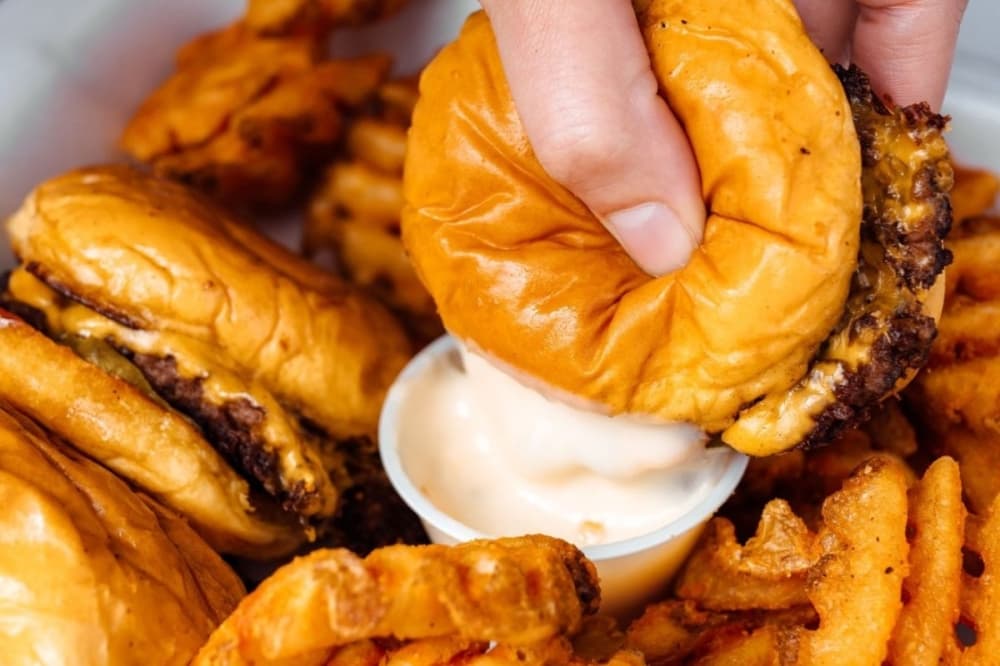 Smalls Sliders now open in Willis