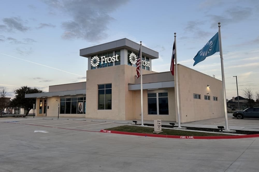 Frost financial center opens in Kyle