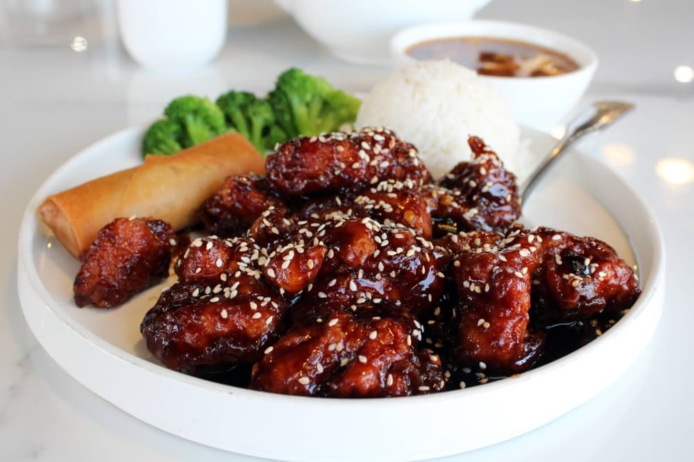 Sesame chicken lunch special ($11.99) includes hot sour soup, rice and eggroll. (Karen Chaney/Community Impact)
