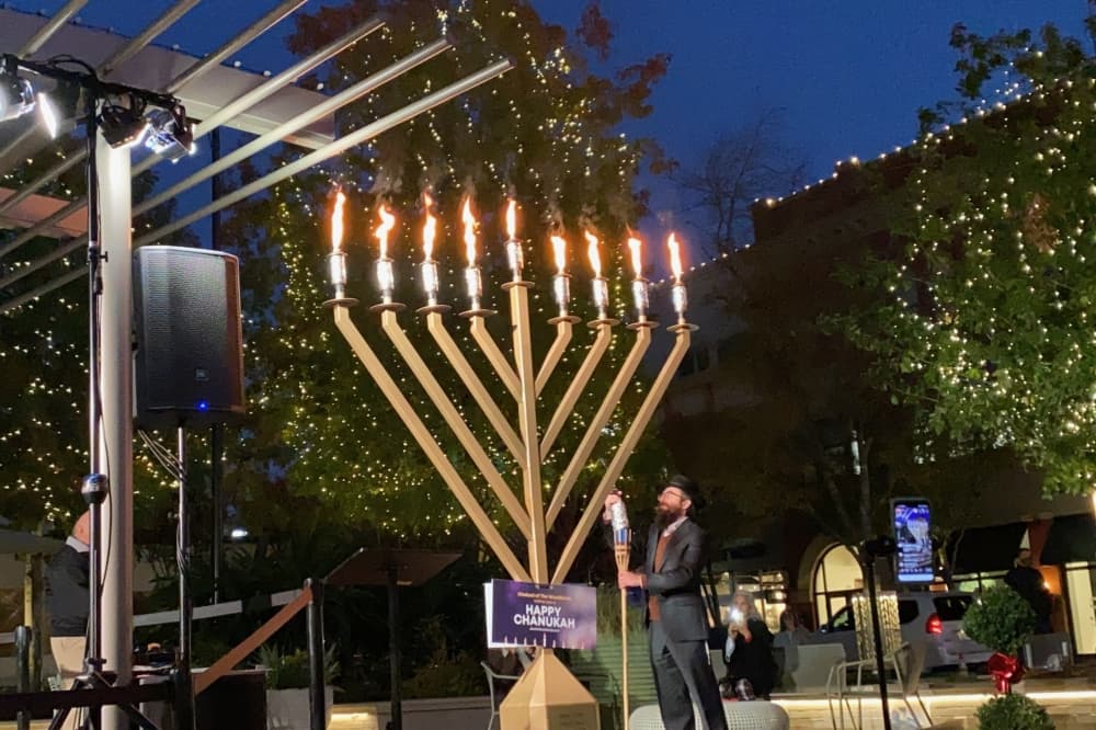 Menorah lighting, live music: Holiday events in The Woodlands from Dec. 26-31