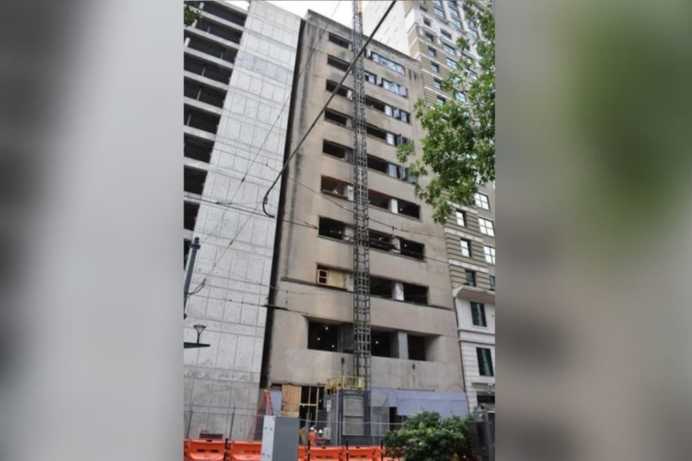 A vertical image of Battelstein, a 10-story high-rise building, located on 806 Main St. 