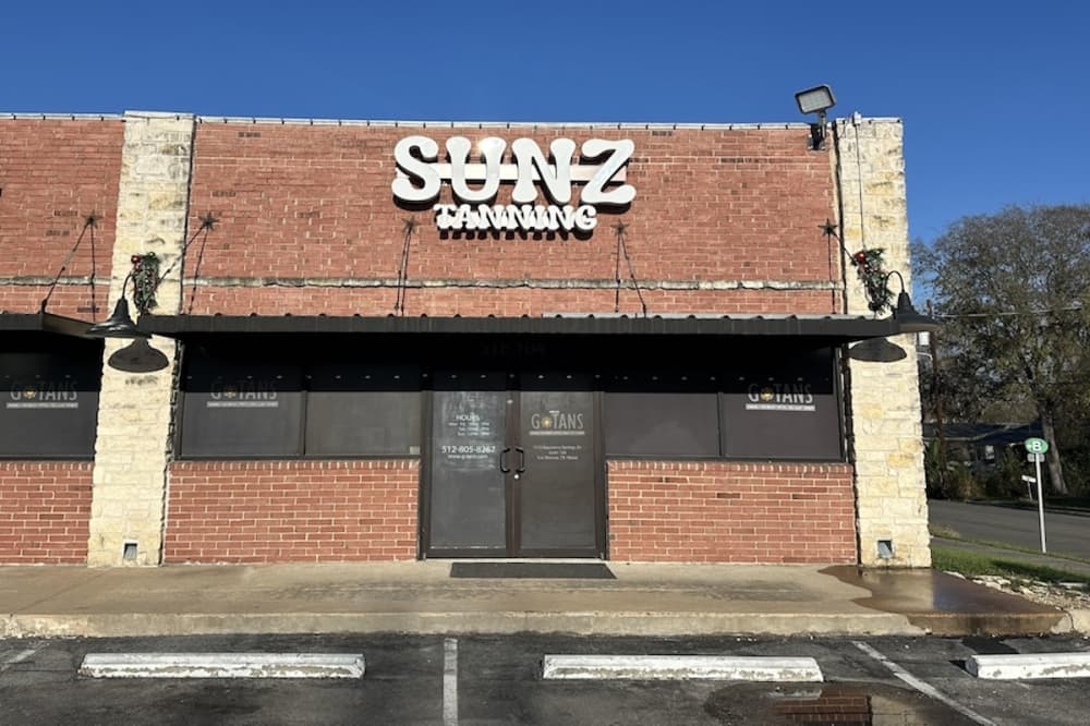 Sunz Tanning will offer spray tans, UV tans and red light therapy. (Amira Van Leeuwen/Community Impact)